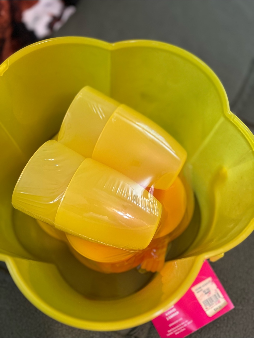Bright Yellow Flower-Shaped Picnic Carry Case - Vibrant Yellow for Four People